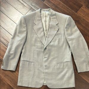 Gray Tailored Sport Coat with Textured Fabric